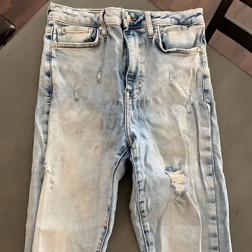 Forever 21 Distressed Light Wash High Rise Jeans - Picture 3 of 6